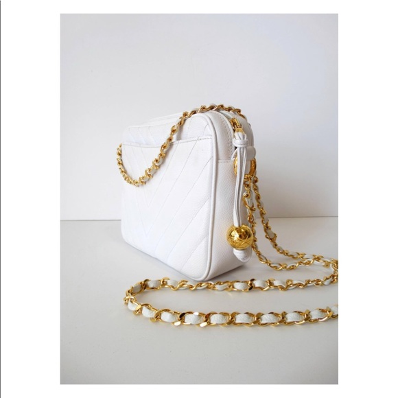 1980s Chanel White Caviar Chevron Stitched Bag - Picture 4 of 8